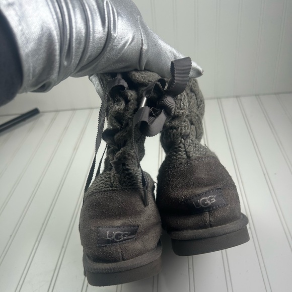 UGG Boot Bootie Cable Knit Bow Ribbon Lace Back Isla Gray Suede Womenโs Size 6 - Picture 6 of 10